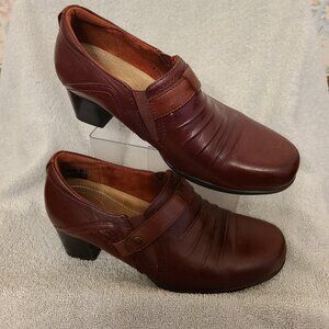 CLARKS ARTISAN ROSALYN NICOLE SLIP ON BOOT -LEATHER- COGNAC COLOR- SZ 6M